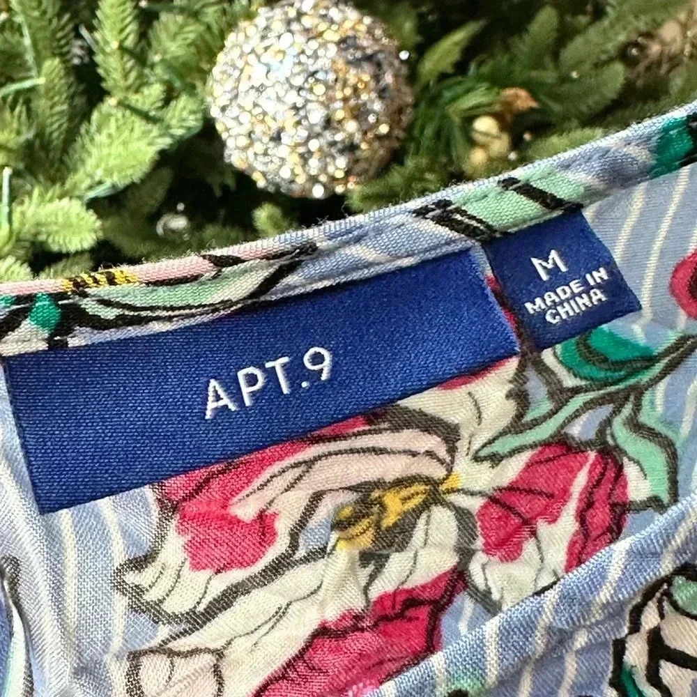 Apt. 9 size medium top - Picture 2 of 4
